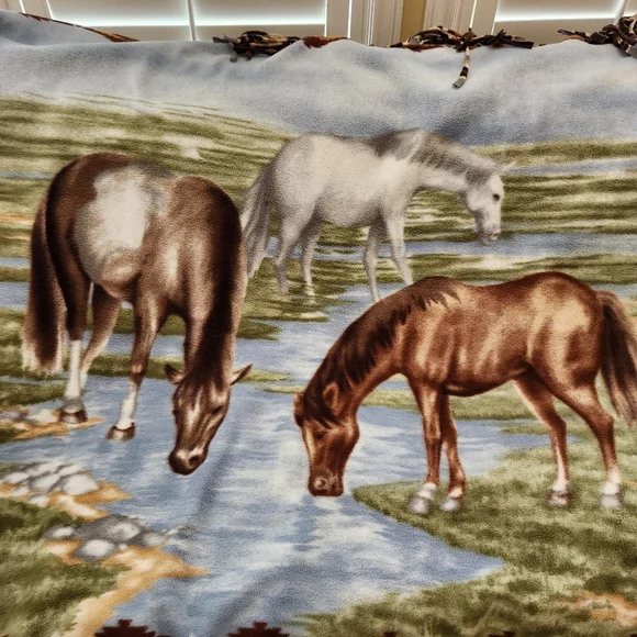 HANDMADE Tied Fleece Quilt Throw Equestrian Horses Soft Cozy Blanket 50 x 55 - Picture 4 of 7